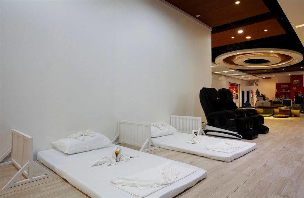 Capsule Hostel Patong Luaran gambar