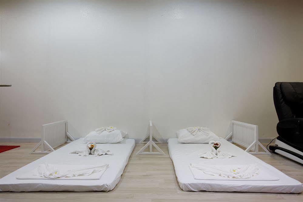 Capsule Hostel Patong Luaran gambar